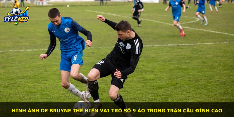 Hình ảnh De Bruyne thể hiện vai trò số 9 ảo trong trận cầu đỉnh cao